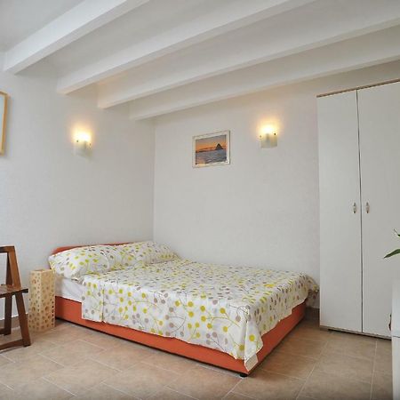 Apartments Sonia & Ana Trogir Bagian luar foto