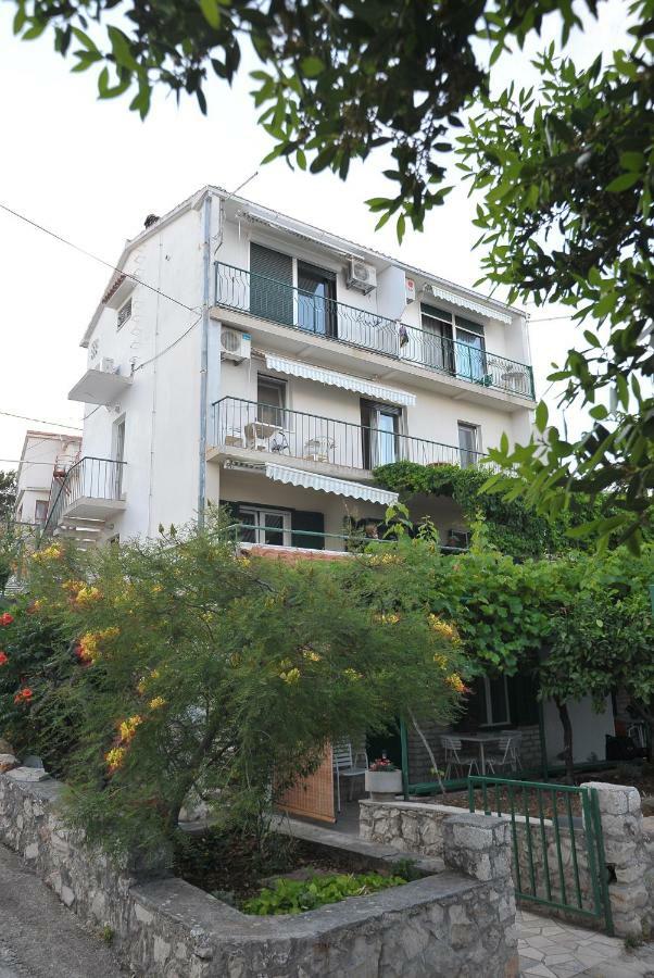 Apartments Sonia & Ana Trogir Bagian luar foto