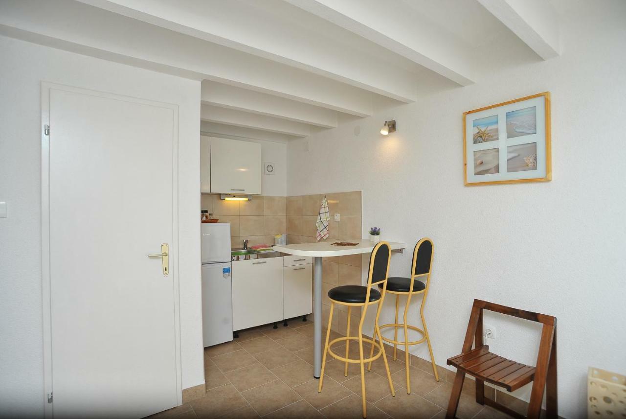Apartments Sonia & Ana Trogir Bagian luar foto