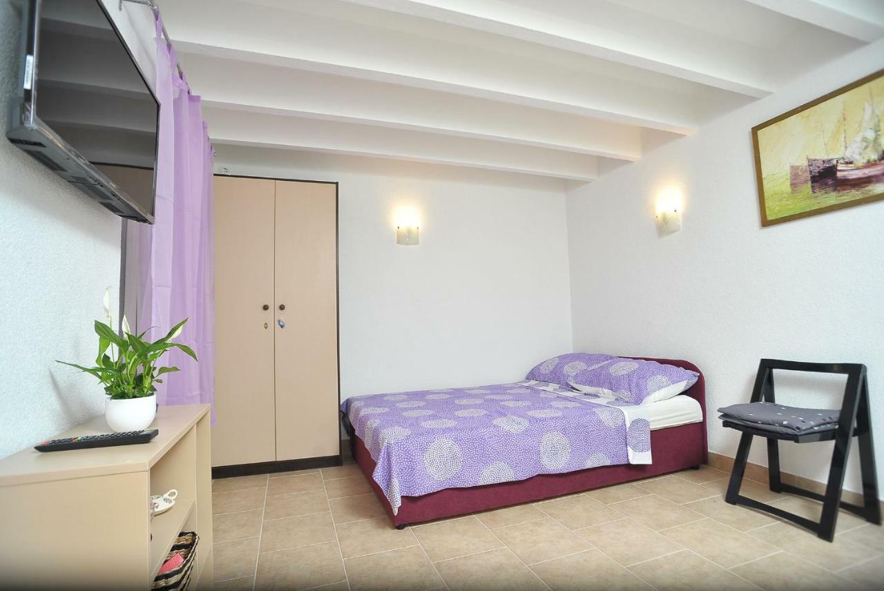 Apartments Sonia & Ana Trogir Bagian luar foto